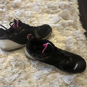 Boys pink and black baseball turf shoes . Size 5Y